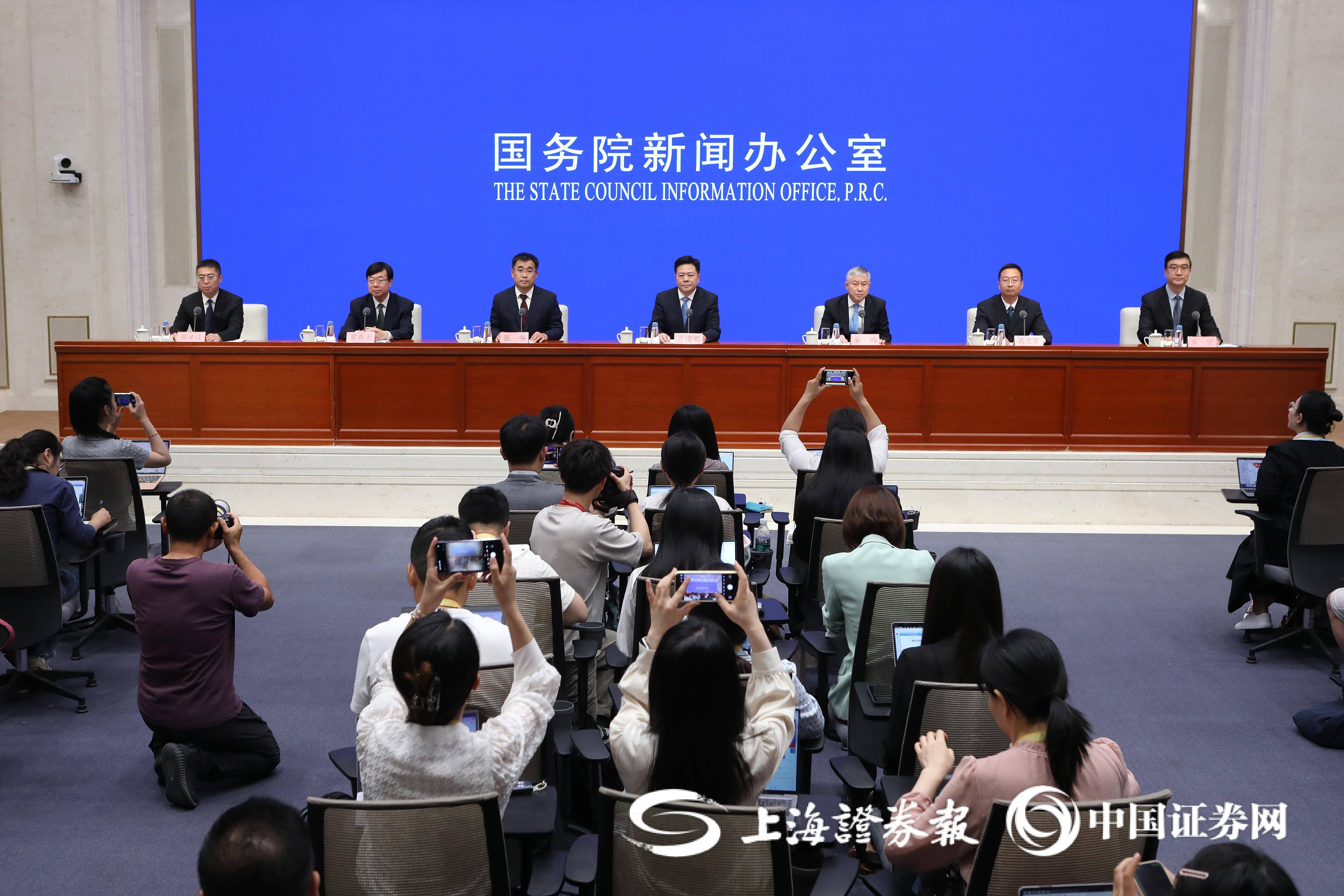 国家发展改革委：推动有条件的大城市逐步实现嵌入式等普惠托育覆盖80%以上的社区