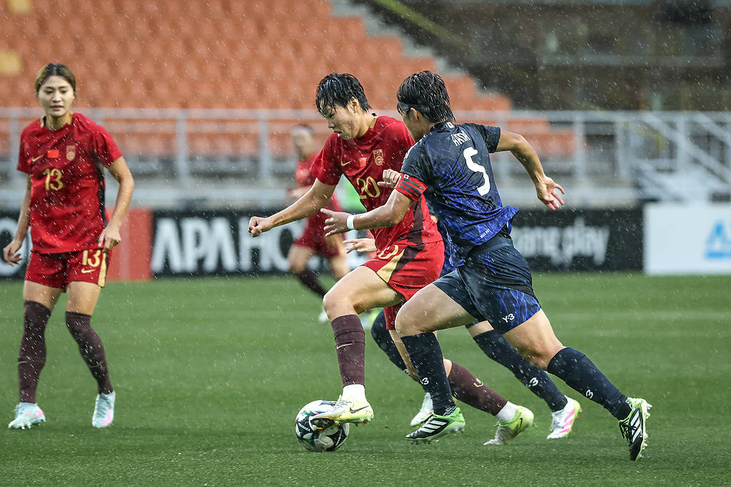 东亚杯-补时阶段险失球 中国女足雨战0-0日本队无缘冠军