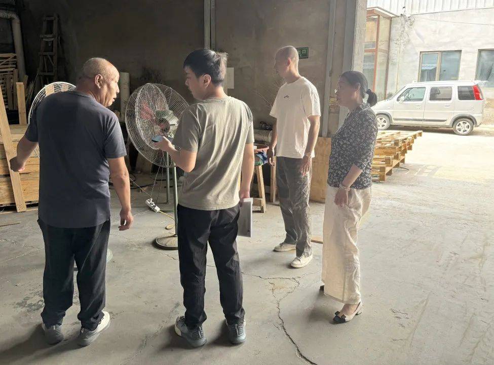 区园林绿化局组织开展“护松2025”专项整治行动